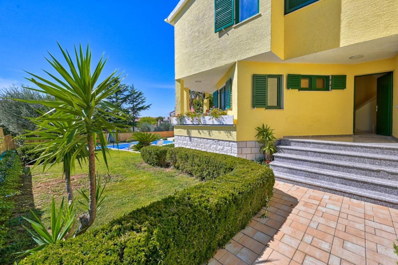 Villa Oscar, زادار المظهر الخارجي الصورة