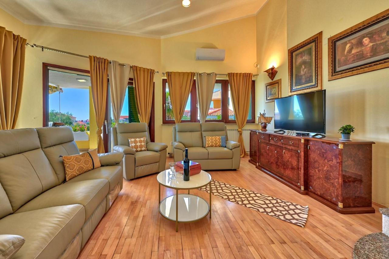 Villa Oscar, زادار المظهر الخارجي الصورة